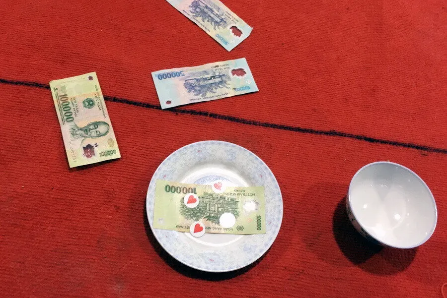 Xóc đĩa truyền thống rủi ro cao vì dễ bị kiểm soát bởi cơ quan chức năng